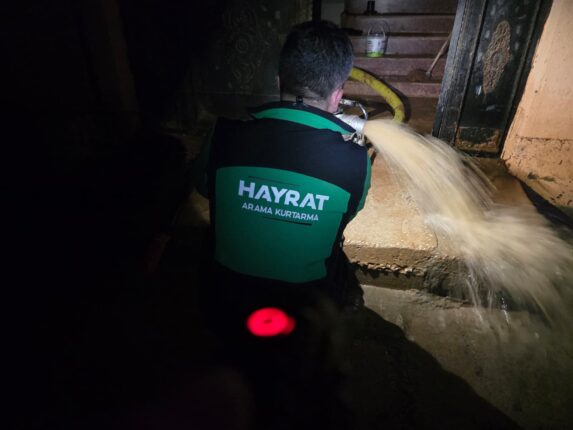 SELİN KARANLIĞINDA YANAN IŞIK: BATMAN HAYRAT ARAMA KURTARMA MİDYAT’TA UMUT OLDU