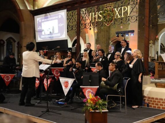 LONDRA TÜRK SANAT MÜZİǦİ KOROSU YİNE TARİHİ BIR KONSERE İMZA ATTI