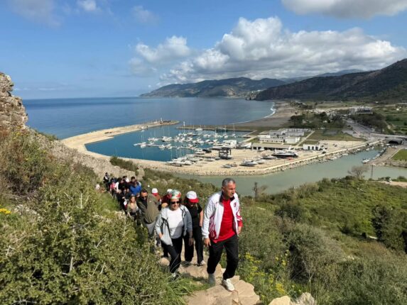 Gazipaşalılar Dünya Sağlık Gününde Kaleye yürüdü