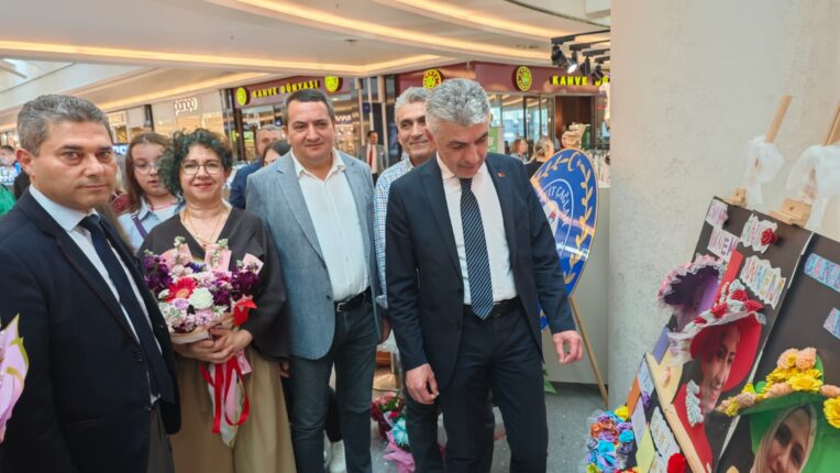 Bursa’da Öğrencilerden Anneler Günü’ne Duygusal Sergi