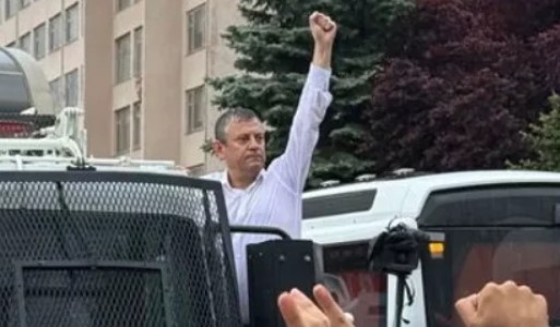 ÜLKEMİZDE TÜM YURTSEVERLER, DEMOKRATLAR, NAMUSLU-VİCDANLI, AHLAKLI VE HAK HUKUK BİLEN YURTTAŞLAR İLE SOL-SOSYAL DEMOKRAT OLANLAR İÇİN ÇOK ZOR BİR BAYRAM KUTLANACAK