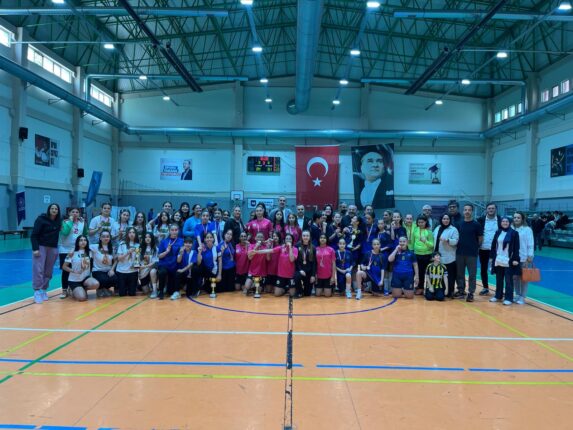 Bursa’da Küçük Kızlar Futsal İlçe Birinciliği Sona Erdi