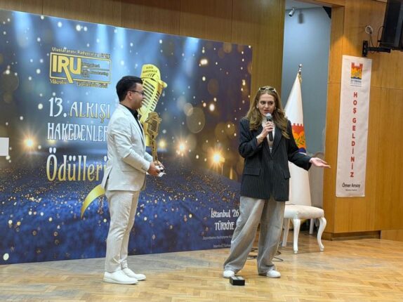 ALMİNA BESRA BABAR’A BÜYÜK ONUR