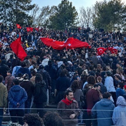Üniversitede Türk Bayrağı Krizi: Gençlerimizi Tehdit Eden Tehlikeli Eğilimler
