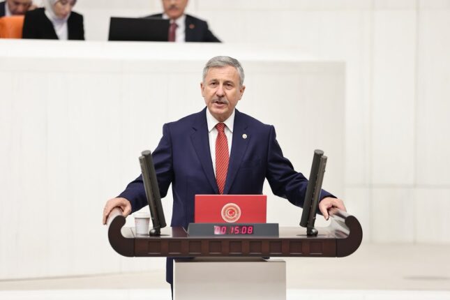 Özdağ MSB’deki kritik atamayı sordu: “Kurumlara yönetici mi bulunuyor, yöneticilere kurum mu?”