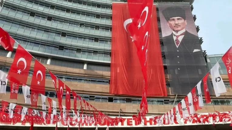 Ankara Bölge Adliye Mahkemesi CHP Kurultayını İptal Etti: Bursa Emek ve Demokrasi Güçleri Tepkili