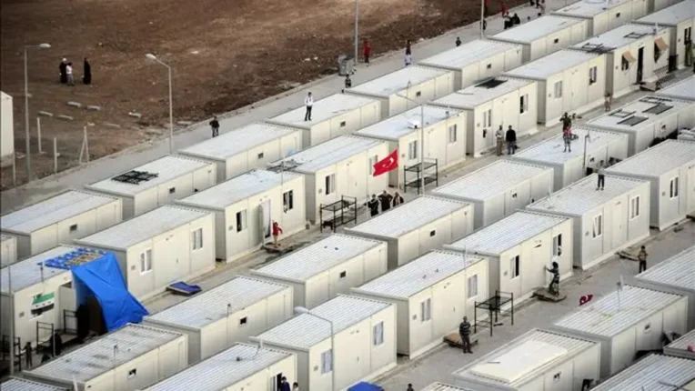 Hatay’da Konteynırlar ve Gelincikler
