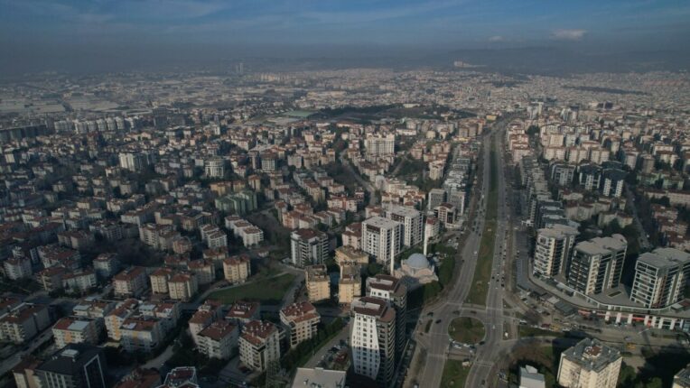 “Çözümsüzlük, Kaos ve Yönetimsel İhmaller İlçemizi Sarsıyor”