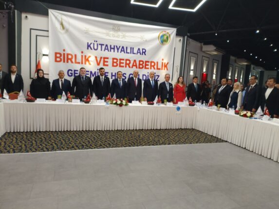 İZMİR’DE KÜTAHYALILAR TEK YÜREK OLDU: “BİRLİK VE BERABERLİK GECESİ” DOPDOLU GEÇTİ