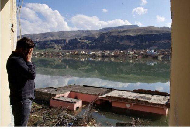 HASANKEYF’TE HÜZÜNLÜ VEDA: BARAJ GÖLÜNDE YAŞAMINI YİTİRDİ