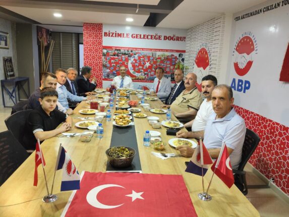 Anadolu Birliği Partisi’nde Kapsamlı İstişare Toplantısı: “Güçlü Türkiye, Güçlü Teşkilatlarla Mümkündür”