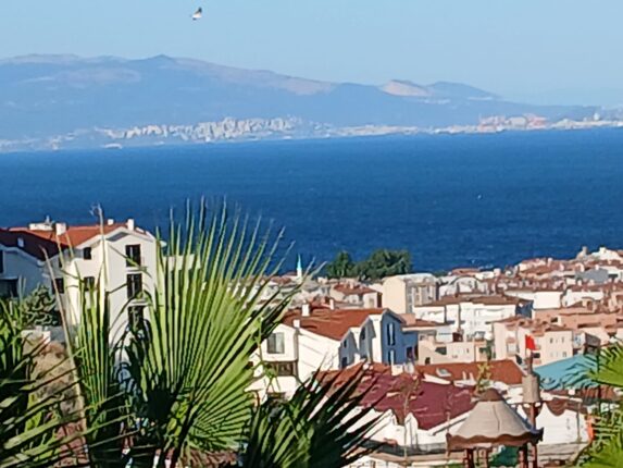 BALKONUMDAN DENİZE…