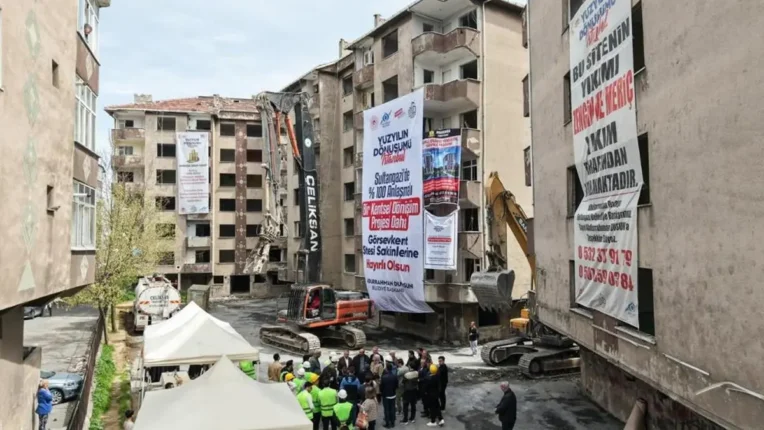 Sultangazi Örnek Sitesi’nde Kentsel Dönüşüm İçin İmzalar Atılıyor: Erkanlar İnşaat’tan Güvenli Gelecek Vurgusu
