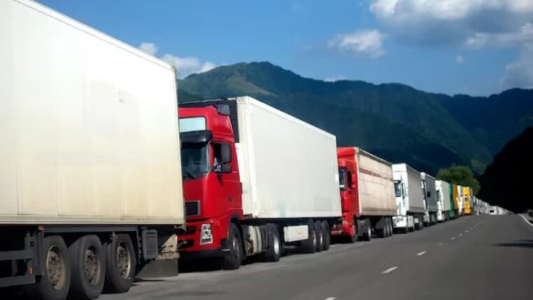 SON DAKİKA  AZERBAYCAN’DA 7 TÜRK TIR’I BEKLETİLİYOR!  TOVUZ BÖLGESİNDE SAATLERDİR BEKLEYİŞ: TÜRK ŞOFÖRLERDEN ACİL YARDIM ÇAĞRISI