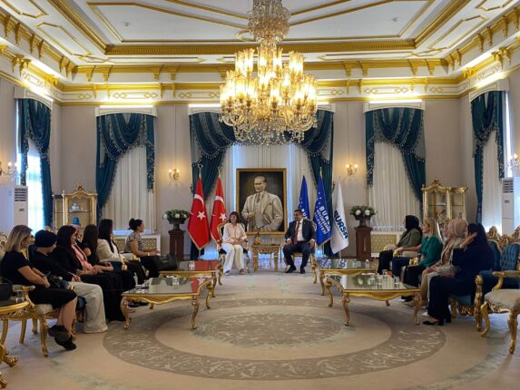 MHP Bursa KAÇEP’ten Büyükşehir Belediyesi’ne ziyaret: Kadın ve aile odaklı projeler masada
