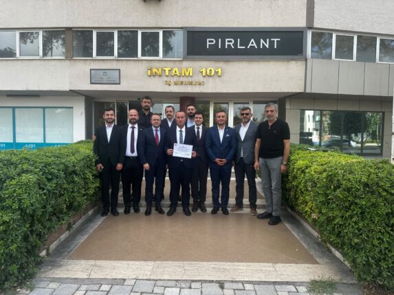 MHP Bursa’da yeni dönem: Mehmet Emin Özcanbaz mazbatasını aldı