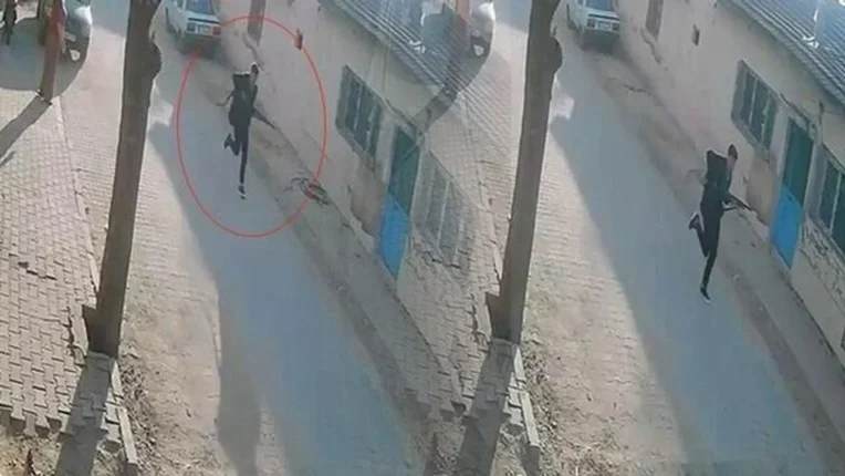 “Toplayın pılınızı pırtınızı, düşün milletin yakasından!”