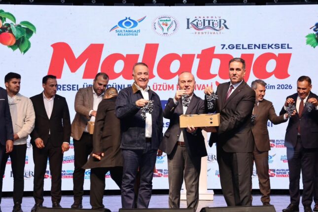 Sultangazi’de Malatya Günleri yağmura rağmen yoğun ilgiyle başladı