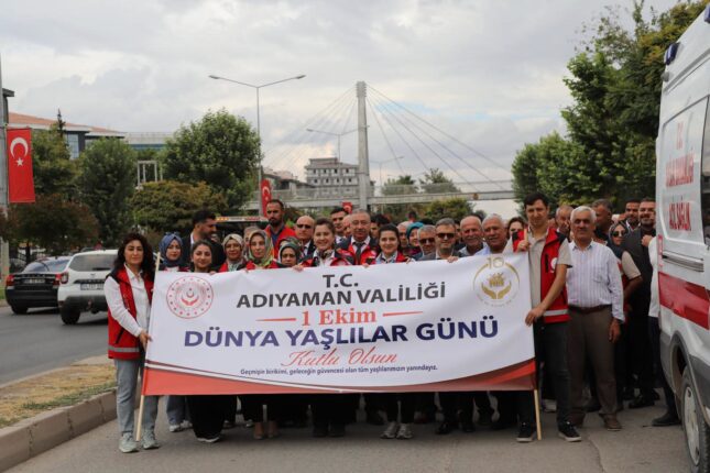 Adıyaman’da Dünya Yaşlılar Günü İçin Farkındalık Yürüyüşü Düzenlendi