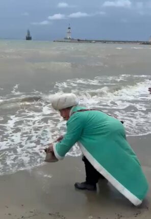 Nasreddin Hoca, Alanya’da Akdeniz’e maya çaldı
