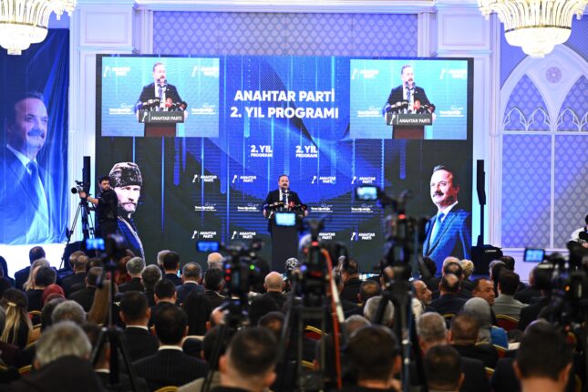 YAVUZ AĞIRALİOĞLU: “ARTIK ÇARESİZ DEĞİLSİNİZ, ANAHTAR PARTİ VAR!”