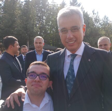 Sağlık Bakanı Prof. Dr. Kemal Memişoğlu, Bolulu fenomen Yavuz Selim Ak ile buluştu